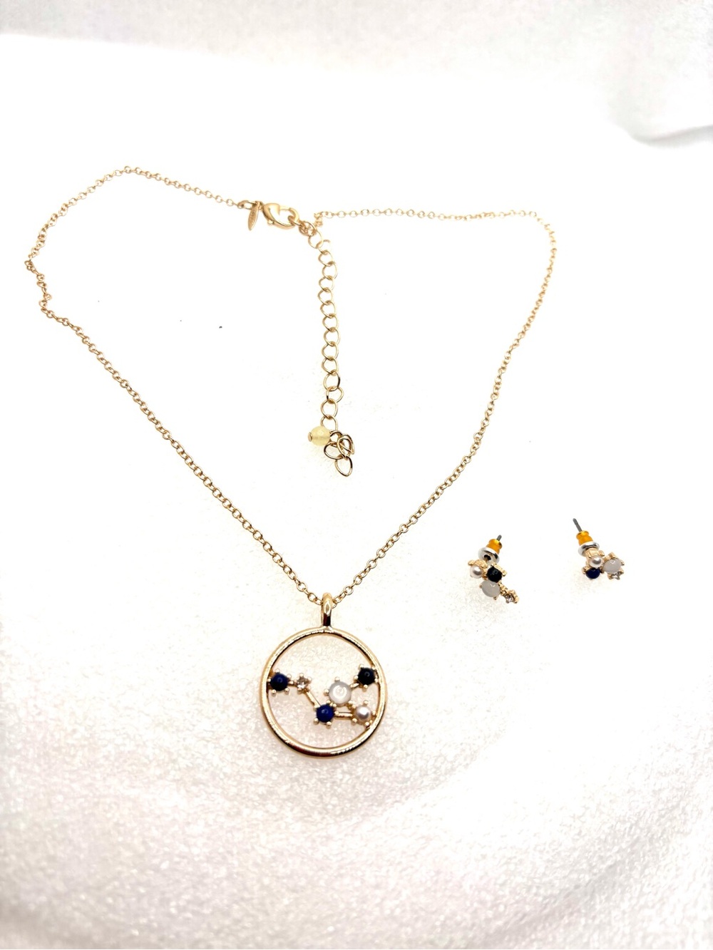 Avon Zodiac Aquarius Gold Tone Blue & White Pendant Necklace & Stud Earrings Set